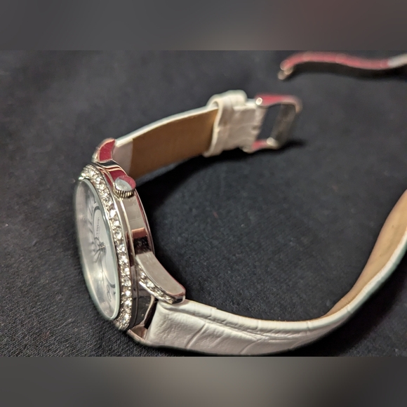 Liz Claiborne Ladies Watch white Leather Band White Face NEW diamond Bessel - Picture 3 of 9